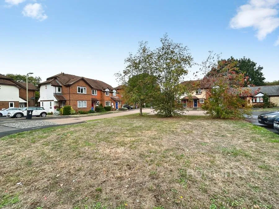 Barn Meadow Close, Church Crookham, GU52, photo 10