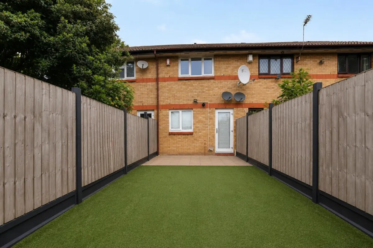 Tom Hood Close, London, E15, photo 18