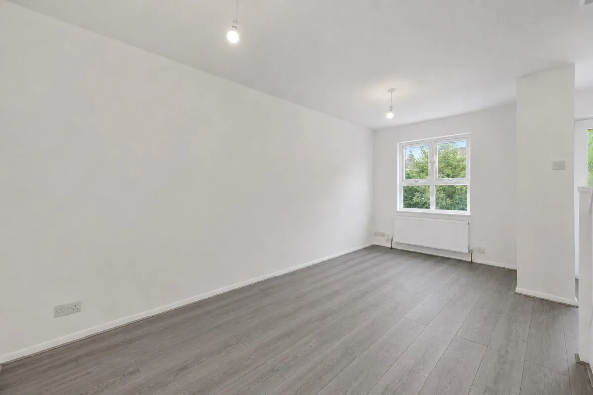 Tom Hood Close, London, E15, photo 15
