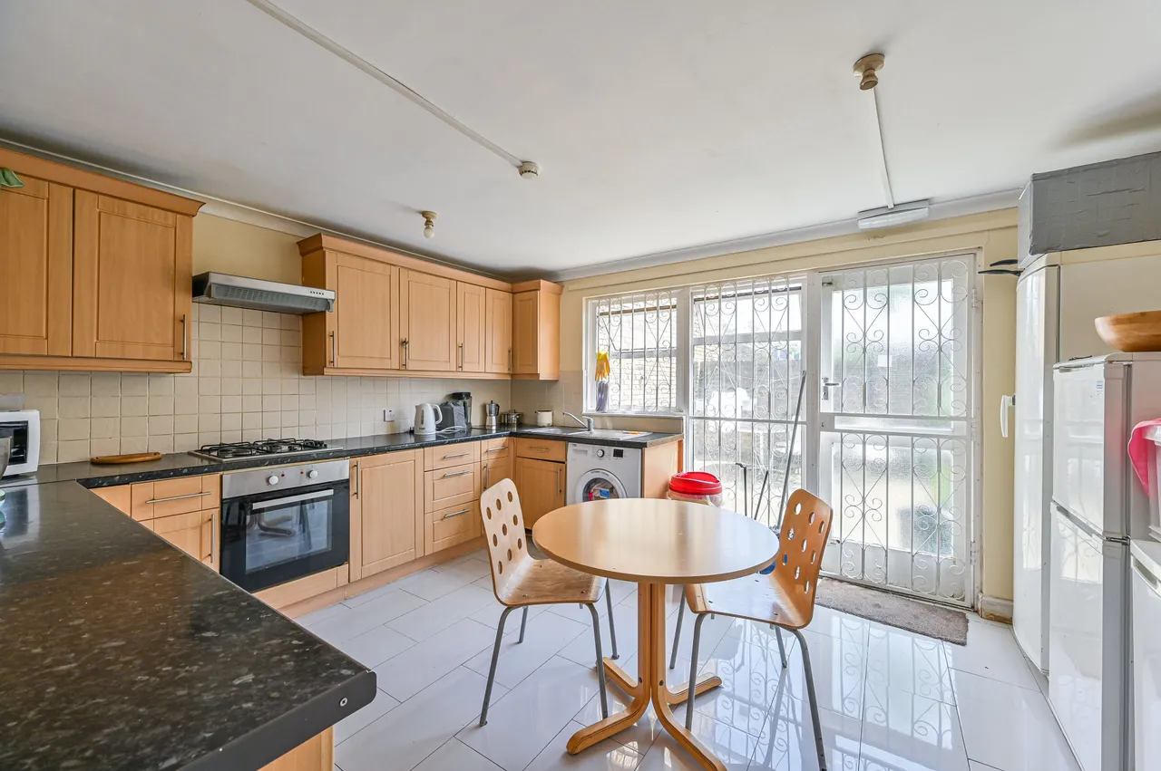 6 bed house for sale — 40 St Lawrence Way, Myatts Fields South, London