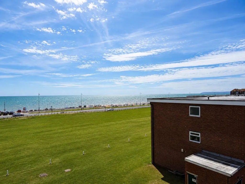 Sutton Place, Bexhill on Sea, photo 4