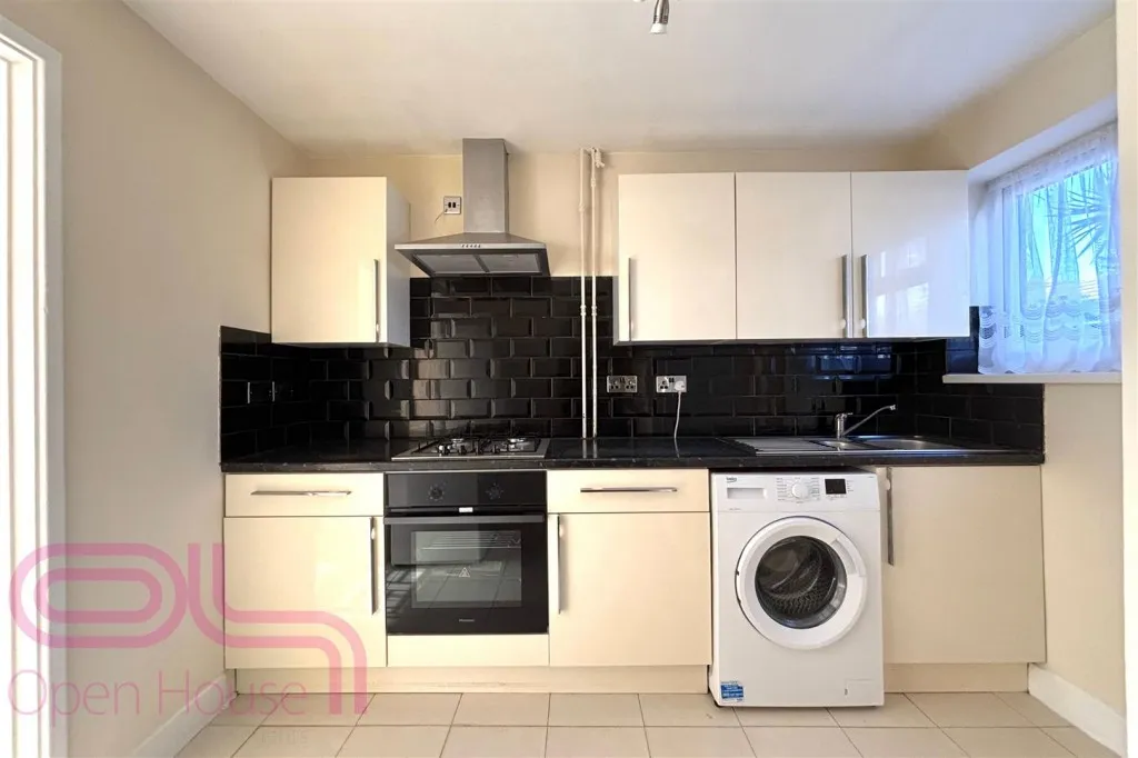 Ivy Lane, Hounslow, TW4, photo 2