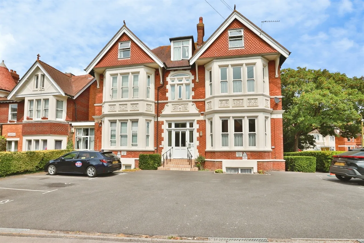 1 bed flat for sale — Percy Road, Bournemouth