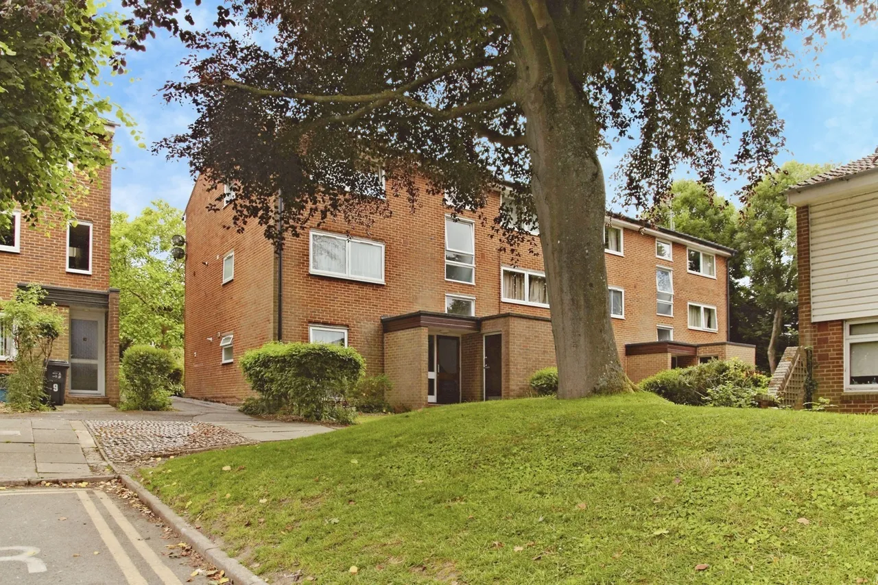 1 bed flat for sale — St. Arvans Close, CROYDON, Surrey, CR0