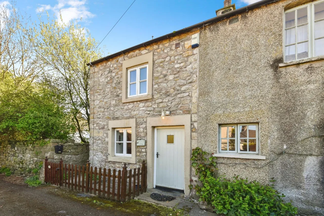 2 bed house for sale, The Ginnel, Over Kellet, LA6