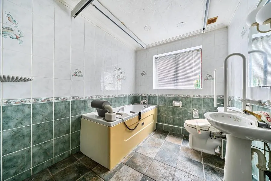 Sapphire Drive, Kirkby-in-Ashfield, NG17, photo 12