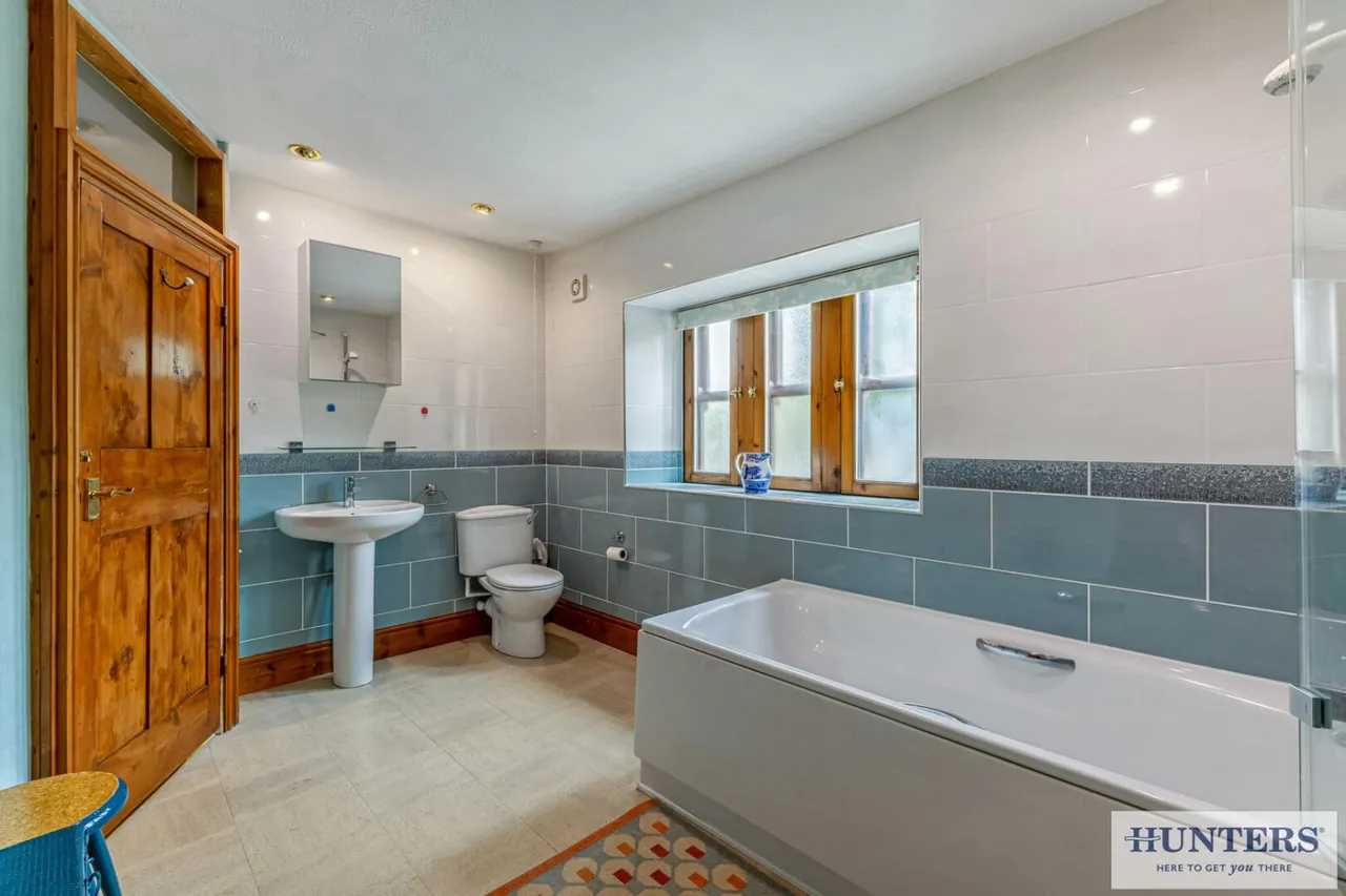 Town Street, Rawdon, LS19, photo 18
