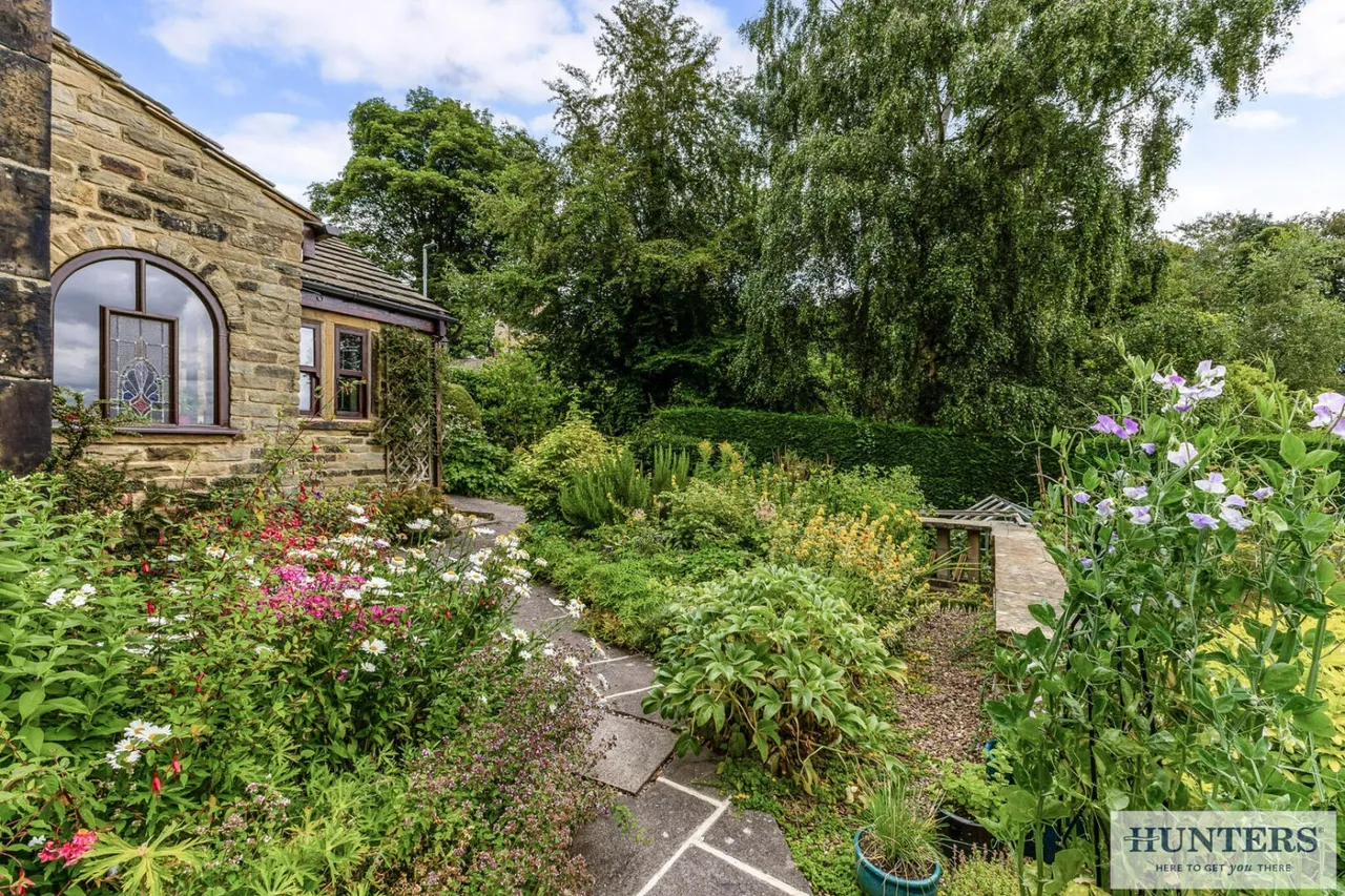 Town Street, Rawdon, LS19, photo 25