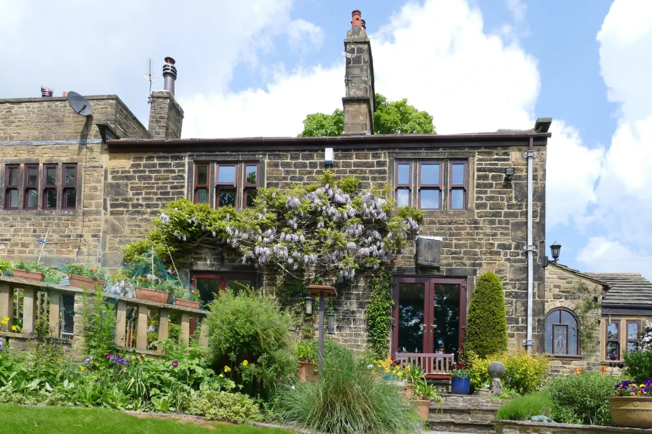 Town Street, Rawdon, LS19, photo 39