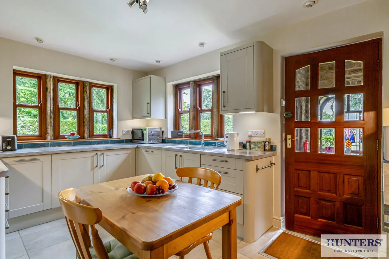 Town Street, Rawdon, LS19, photo 5