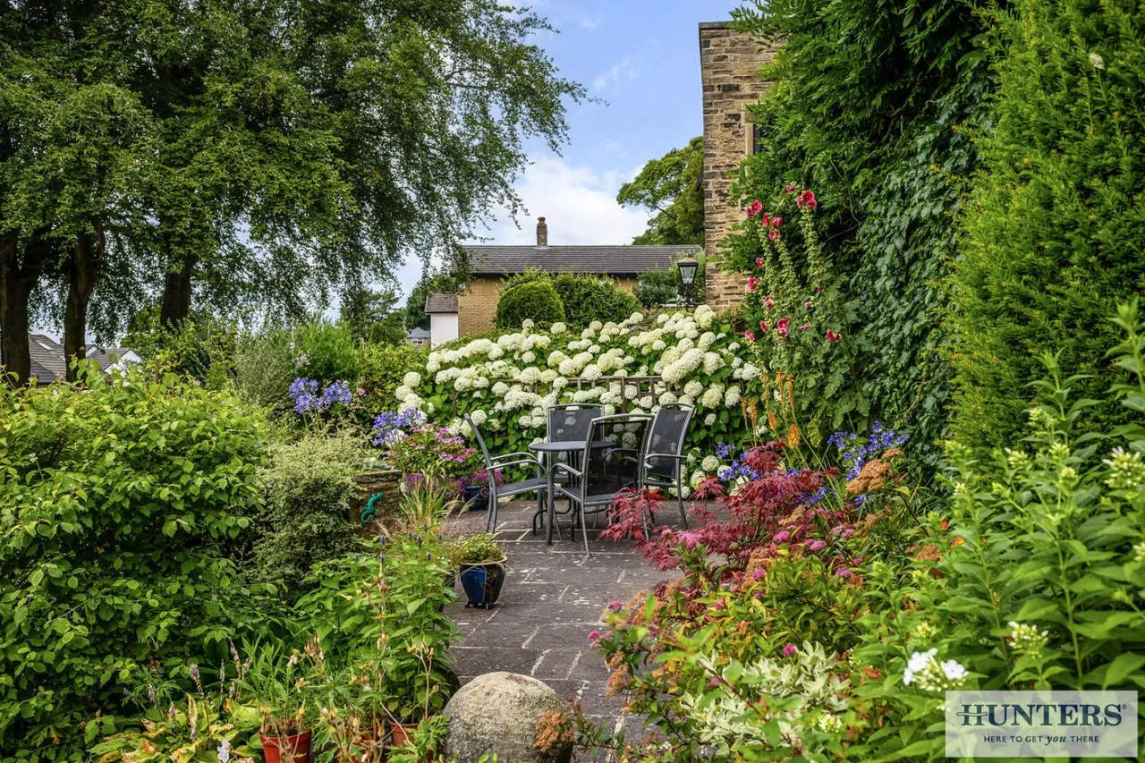 Town Street, Rawdon, LS19, photo 28
