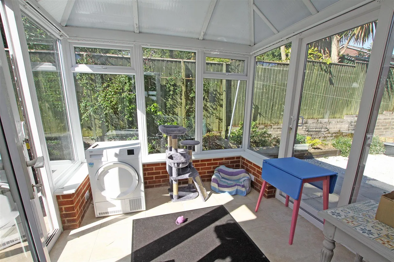 Webster Road, Bournemouth, photo 9