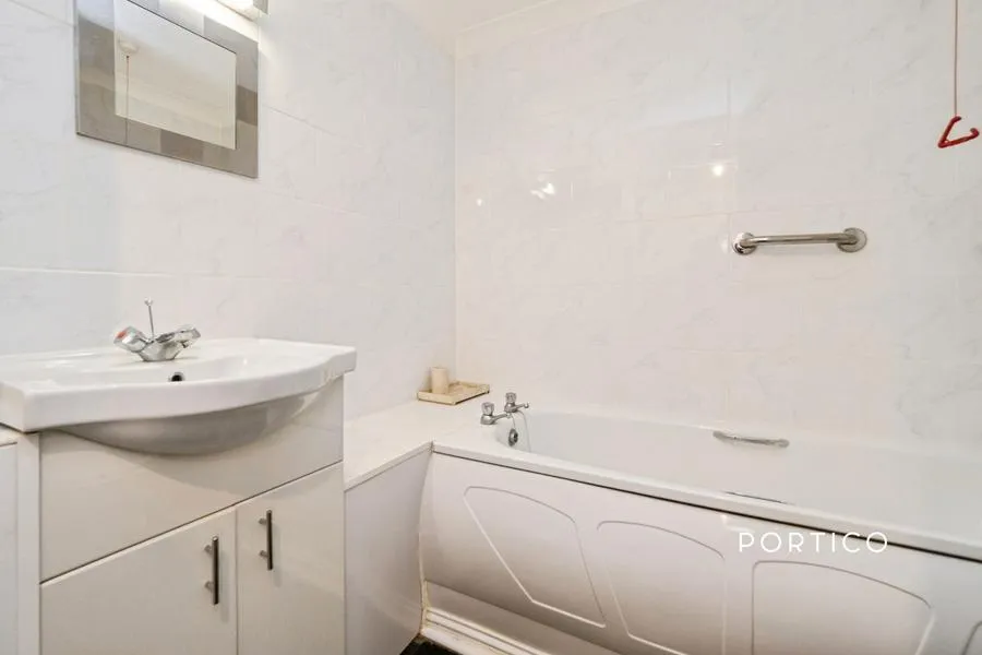 Grange Avenue, Woodford Green, IG8, photo 8