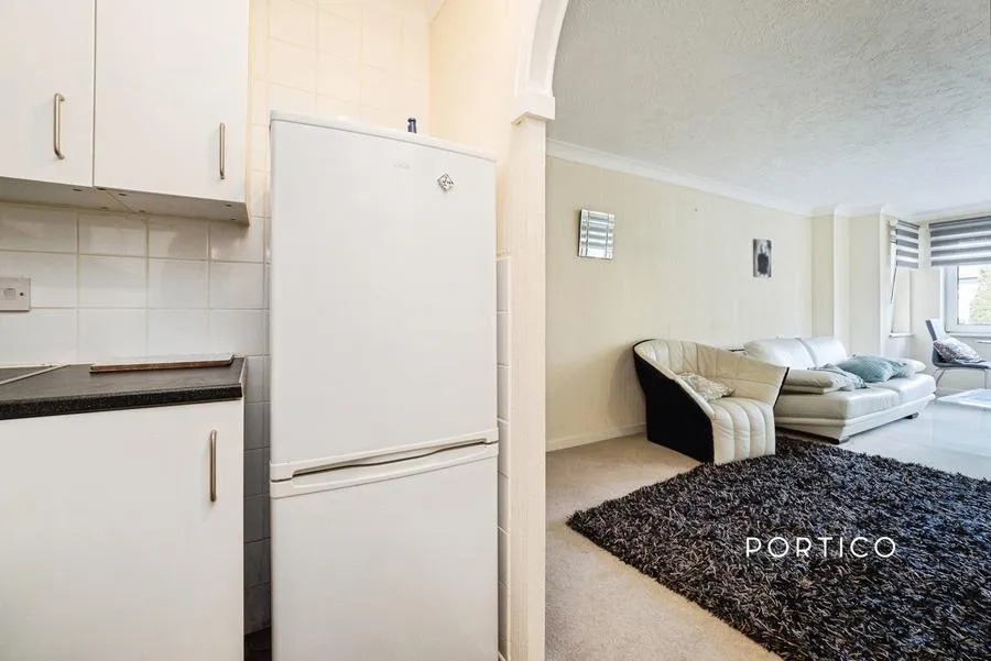 Grange Avenue, Woodford Green, IG8, photo 5