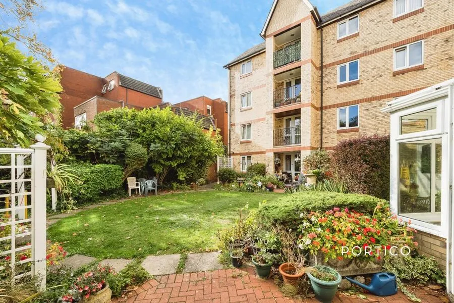 Grange Avenue, Woodford Green, IG8, photo 12
