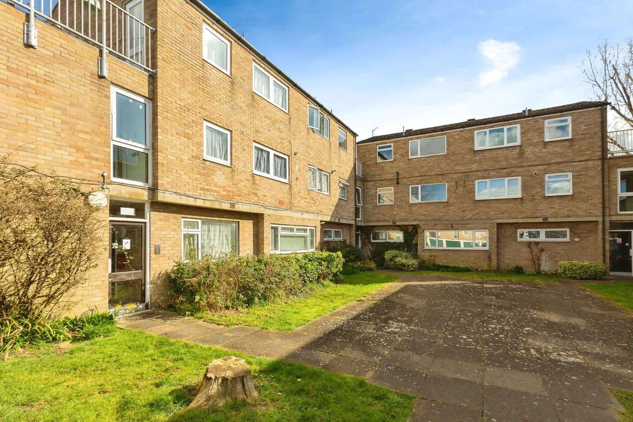 St. Annes Road, Aylesbury, Buckinghamshire, HP19, photo 2