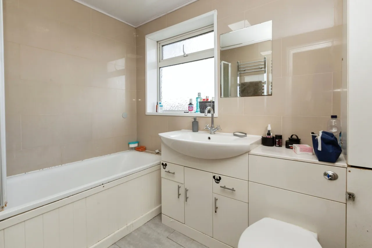 St. Annes Road, Aylesbury, Buckinghamshire, HP19, photo 6