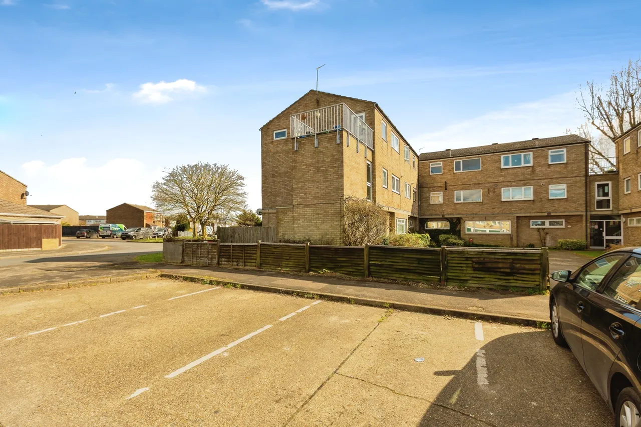 2 bed flat for sale — St. Annes Road, Aylesbury, Buckinghamshire, HP19
