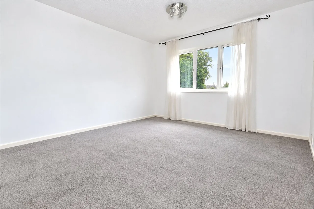 Calluna Court, Woking, GU22, photo 2