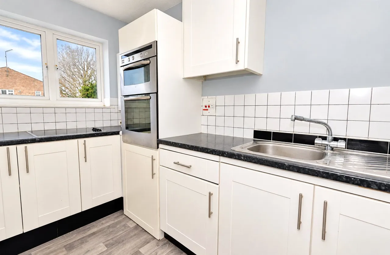 Calluna Court, Woking, GU22, photo 3