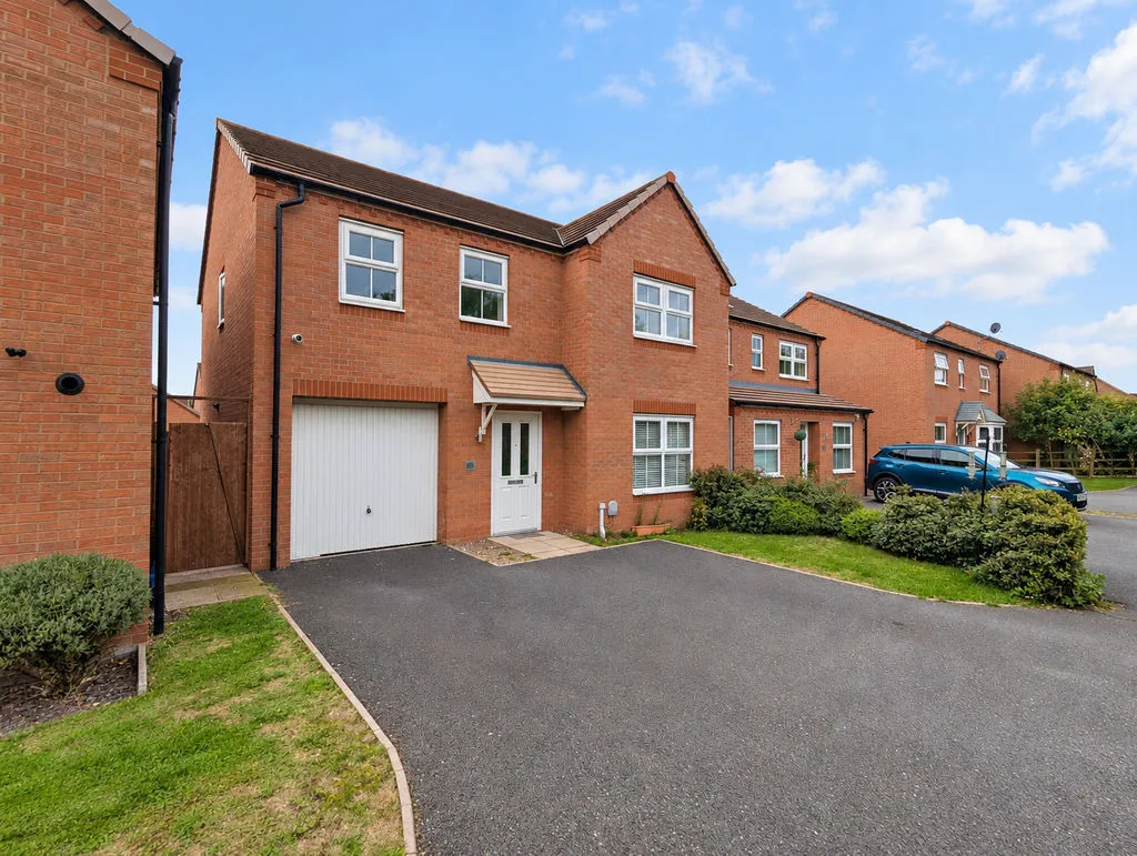 4 bed house for sale, Pine Gardens, Norton Canes, WS11