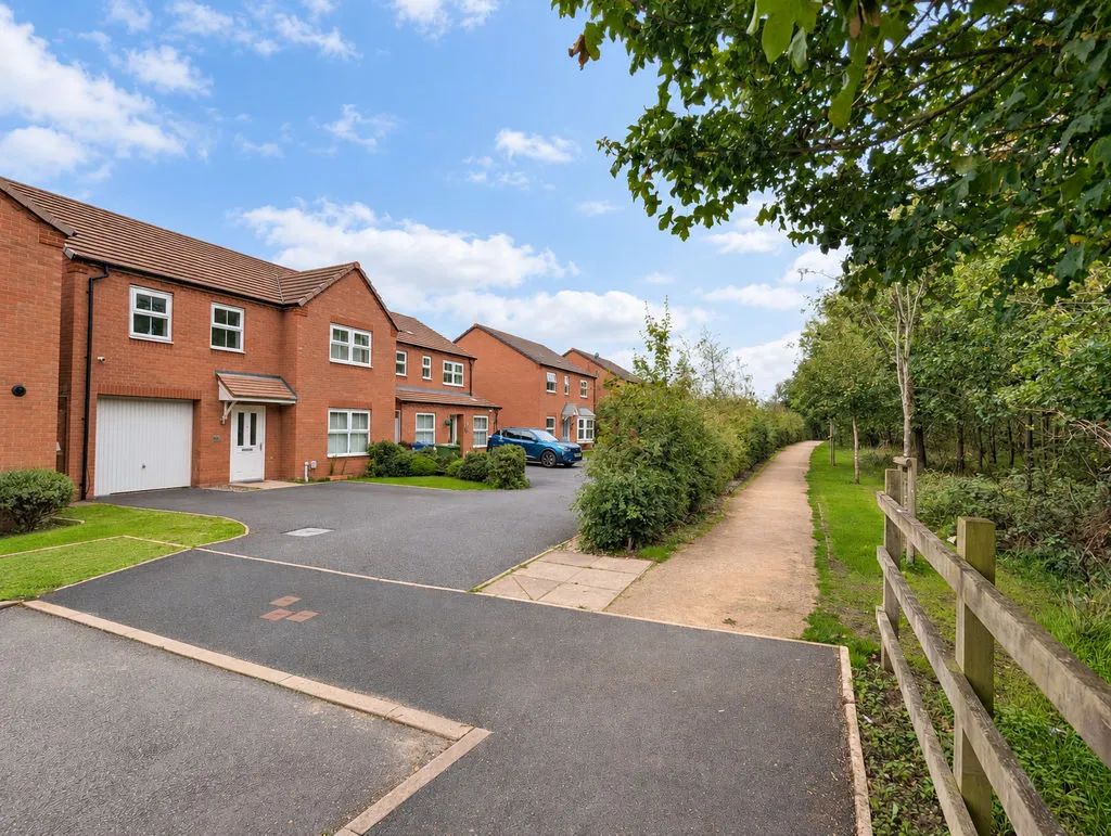 Pine Gardens, Norton Canes, WS11, photo 3