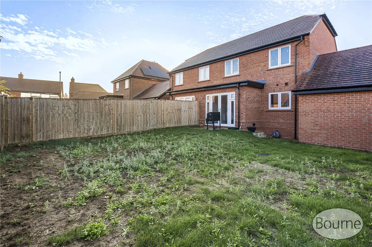Vernon Drive, Tongham, GU10, photo 19