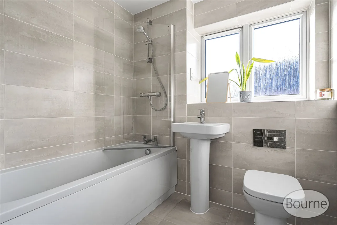 Vernon Drive, Tongham, GU10, photo 8