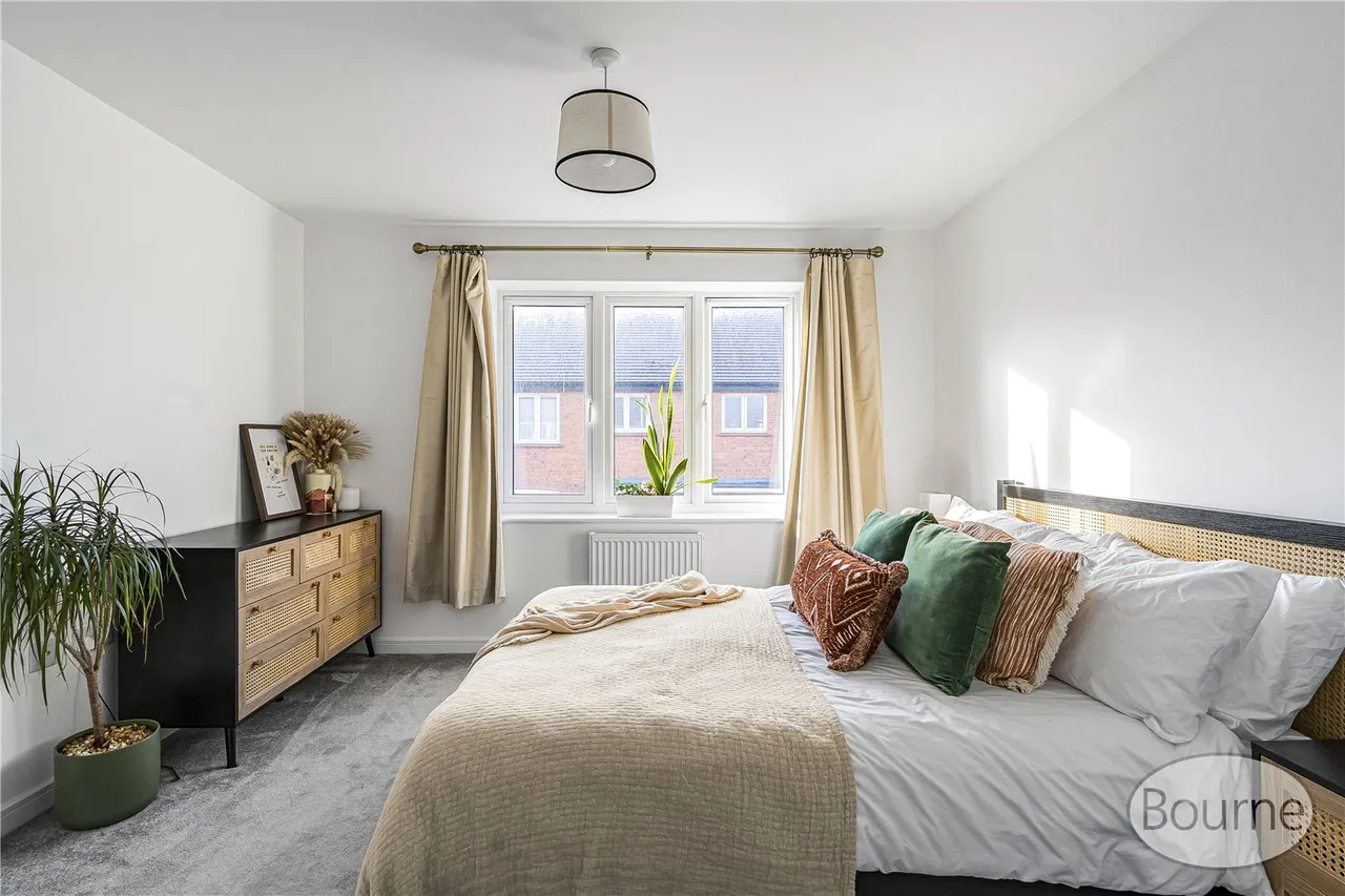 Vernon Drive, Tongham, GU10, photo 17