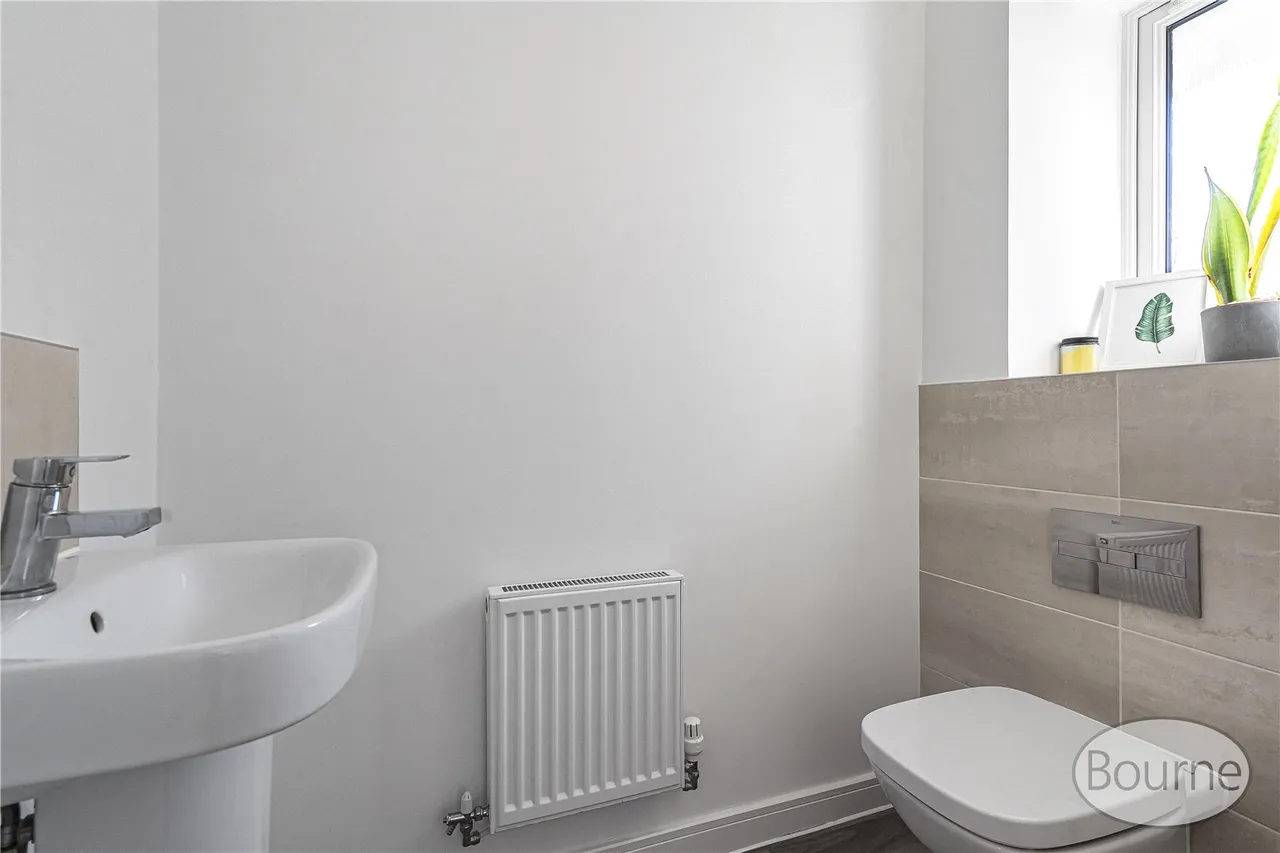 Vernon Drive, Tongham, GU10, photo 12