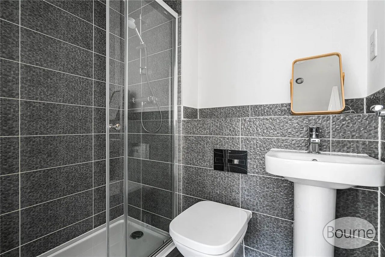Vernon Drive, Tongham, GU10, photo 6