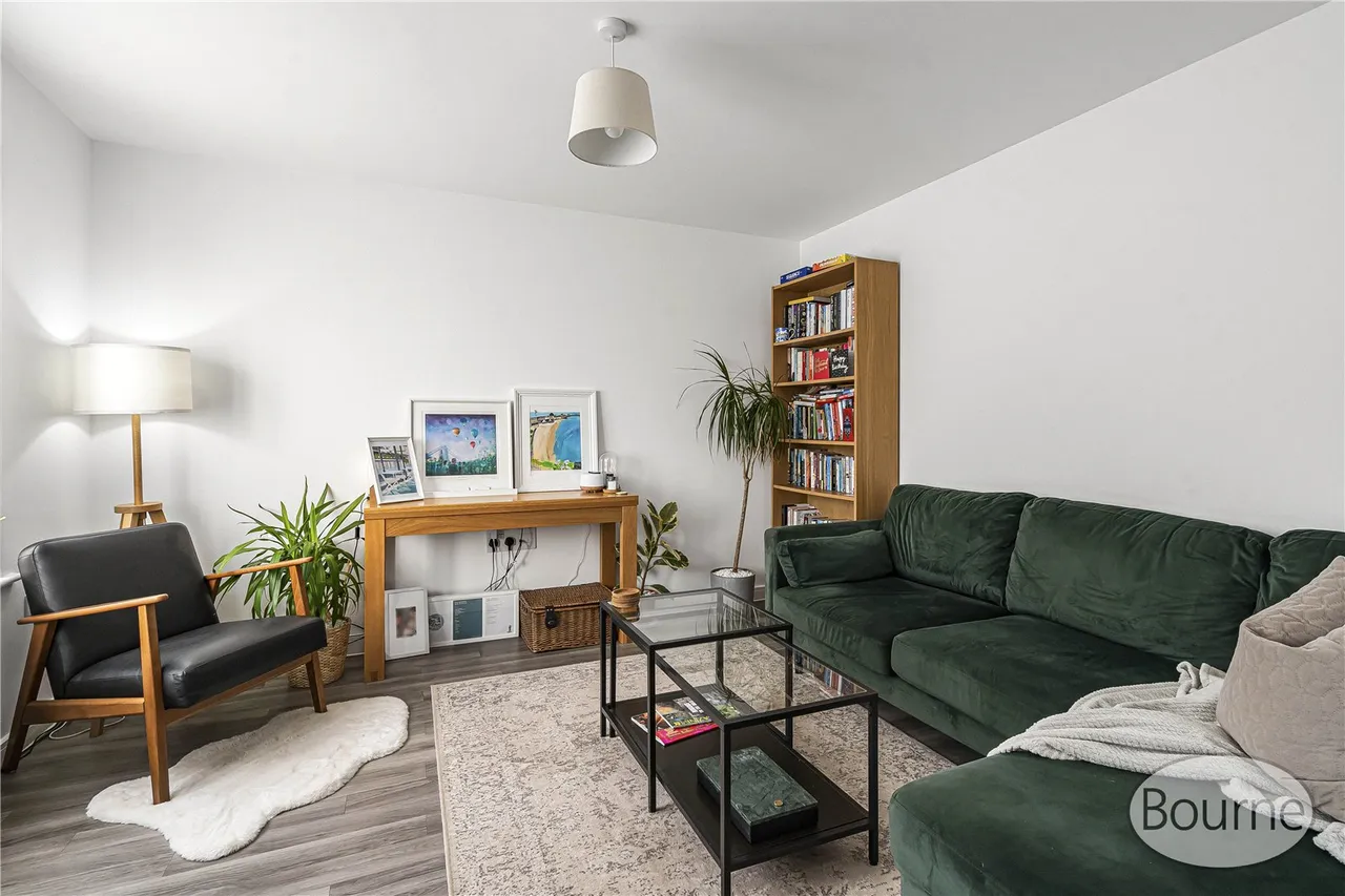 Vernon Drive, Tongham, GU10, photo 16