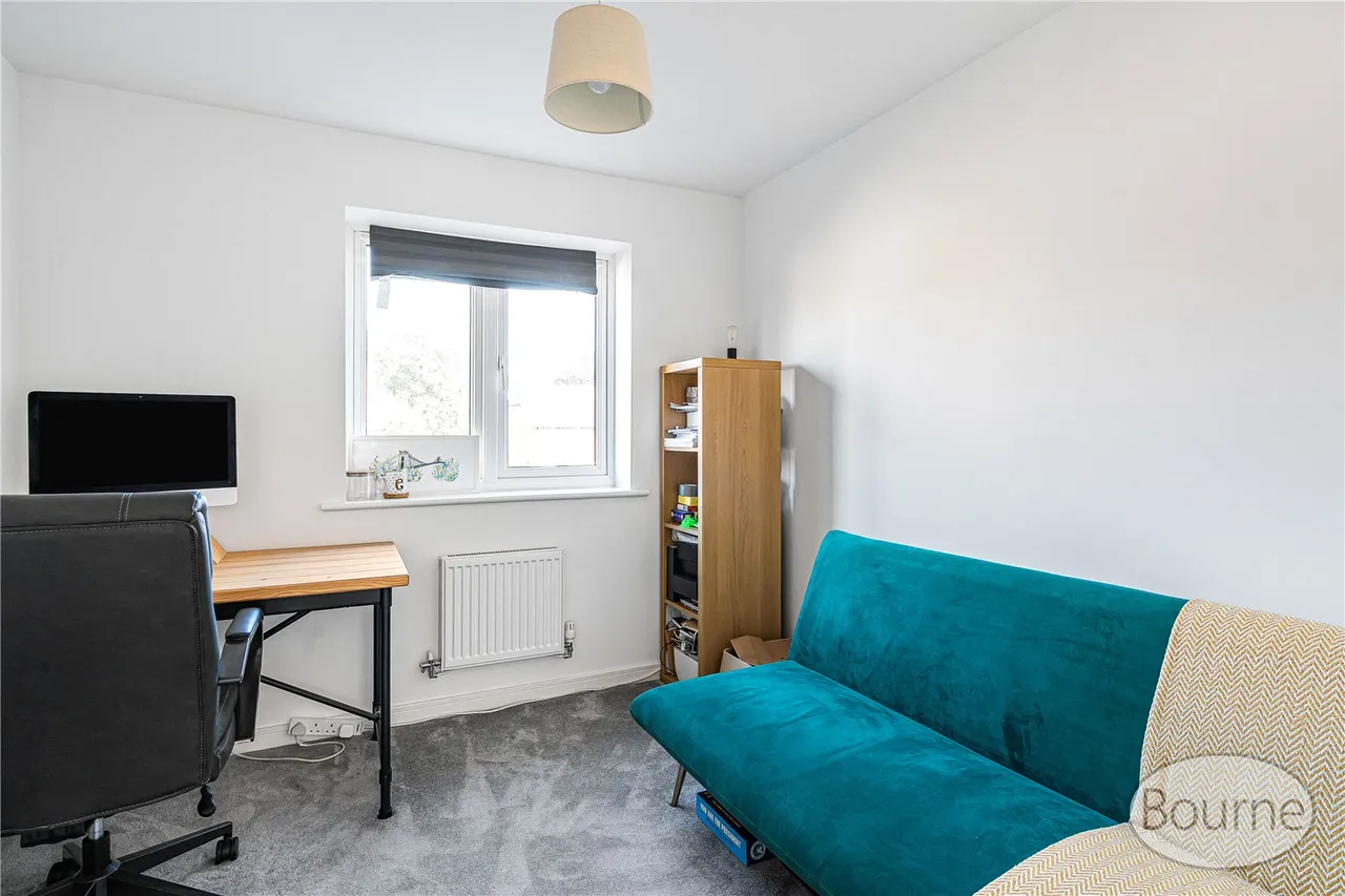Vernon Drive, Tongham, GU10, photo 18