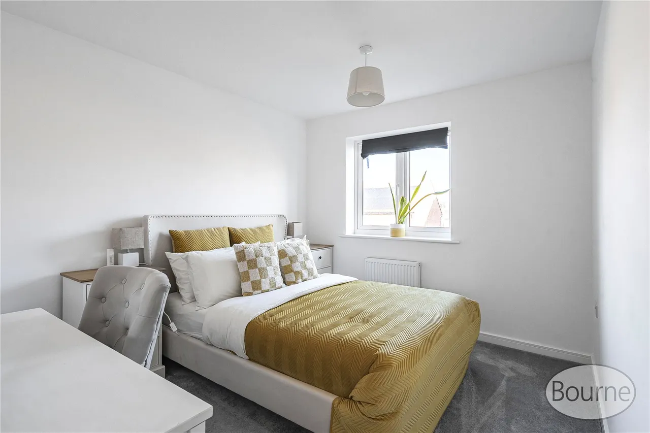 Vernon Drive, Tongham, GU10, photo 7