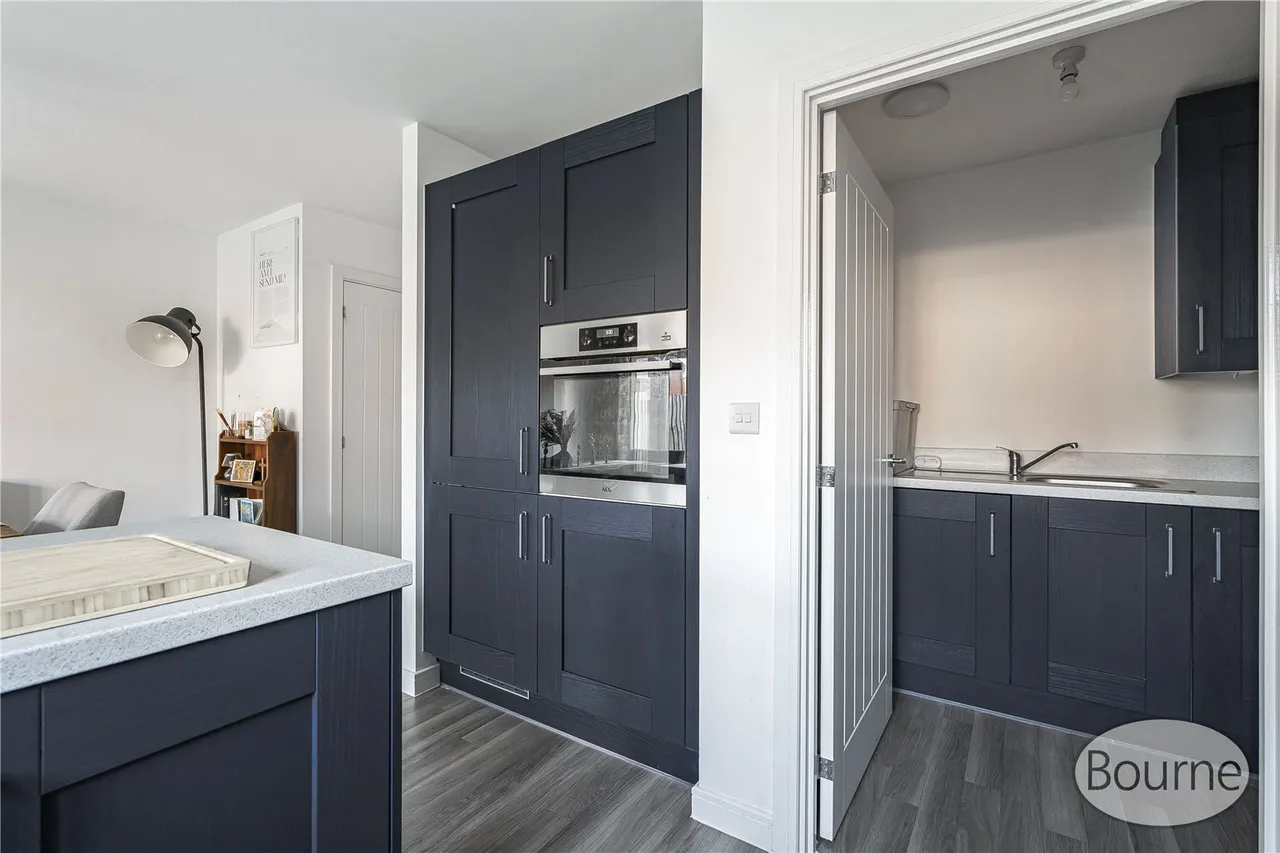 Vernon Drive, Tongham, GU10, photo 13