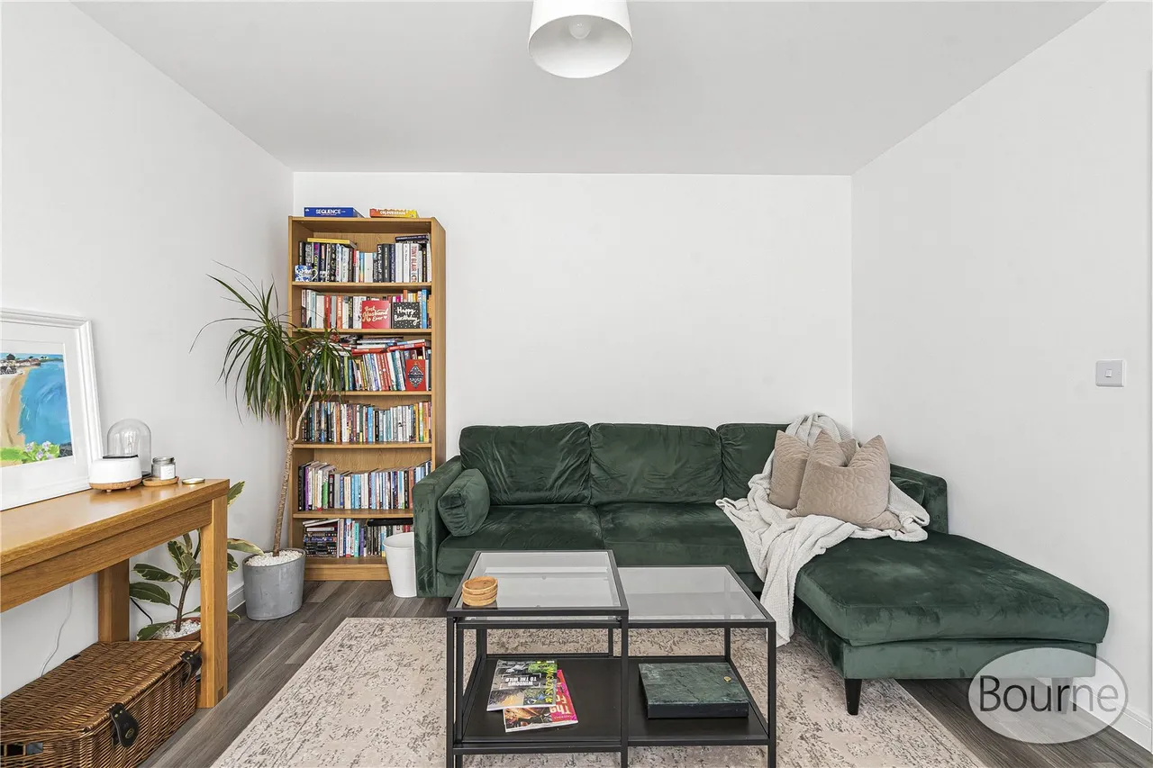 Vernon Drive, Tongham, GU10, photo 11