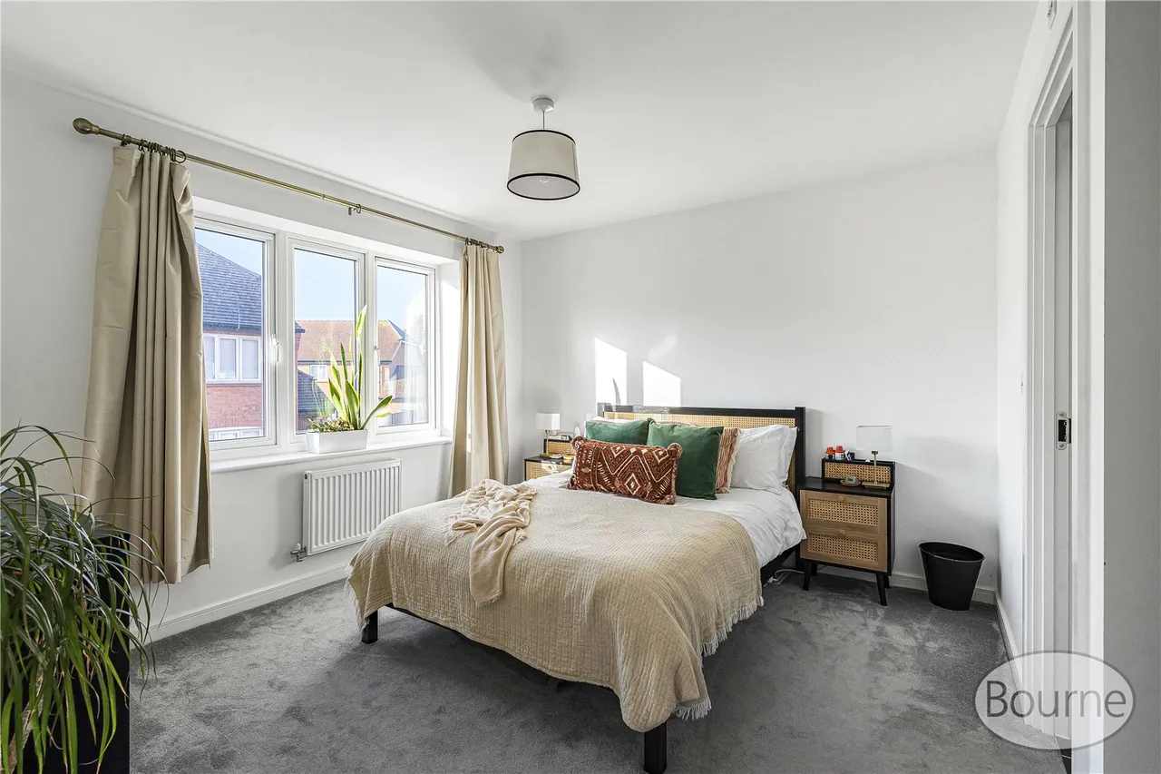 Vernon Drive, Tongham, GU10, photo 5