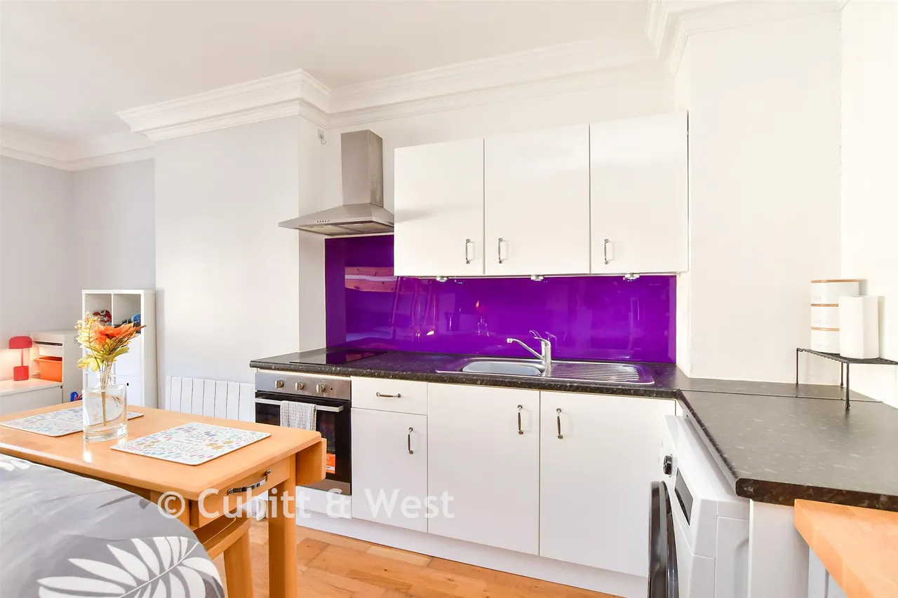 Farncombe Road, Worthing, BN11, photo 3