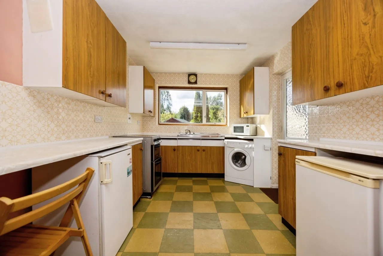 Weydown Close, Guildford, GU2, photo 4