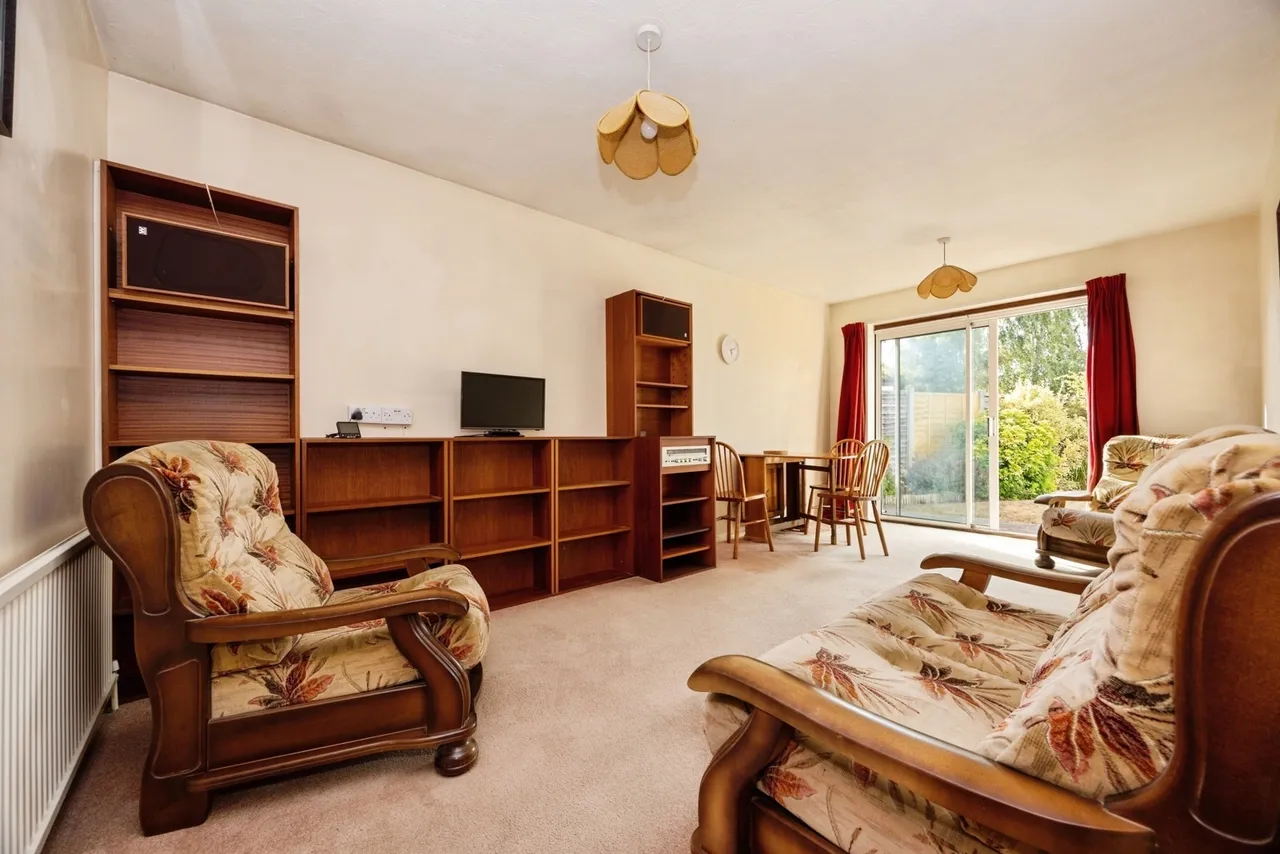 Weydown Close, Guildford, GU2, photo 2