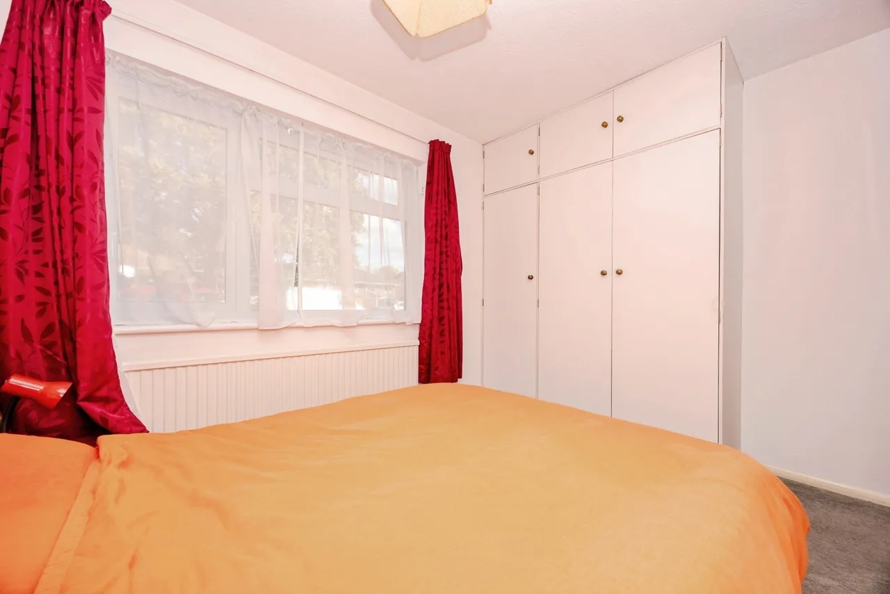 Weydown Close, Guildford, GU2, photo 11