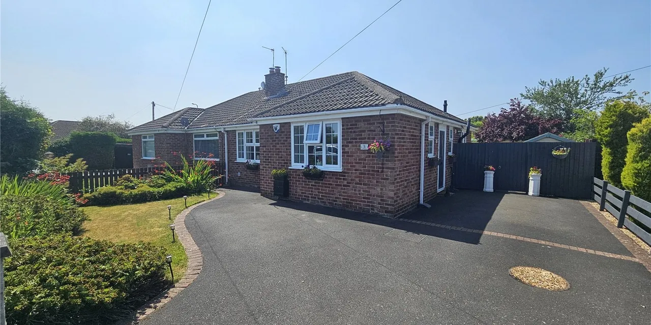 2 bed house for sale, Ridgemere Road, Pensby, CH61