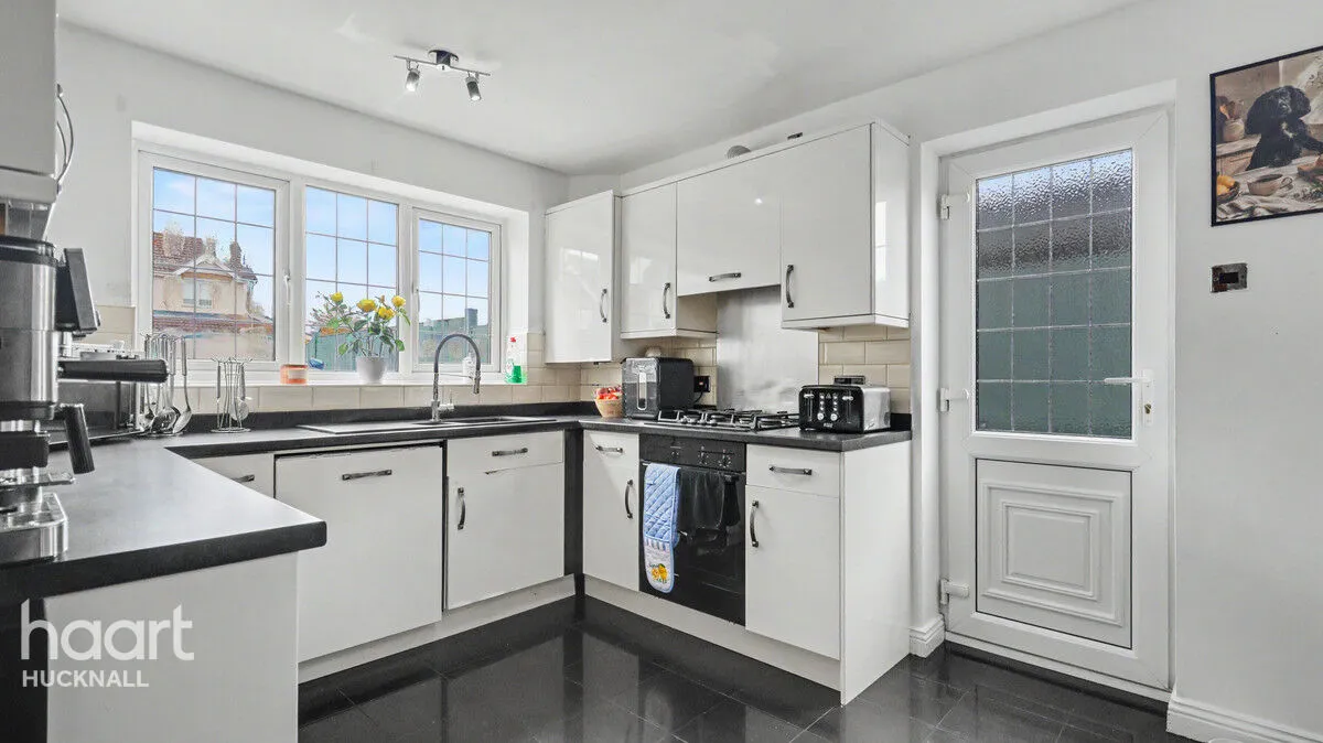 Burrow Walk, Nottingham, NG17, photo 3
