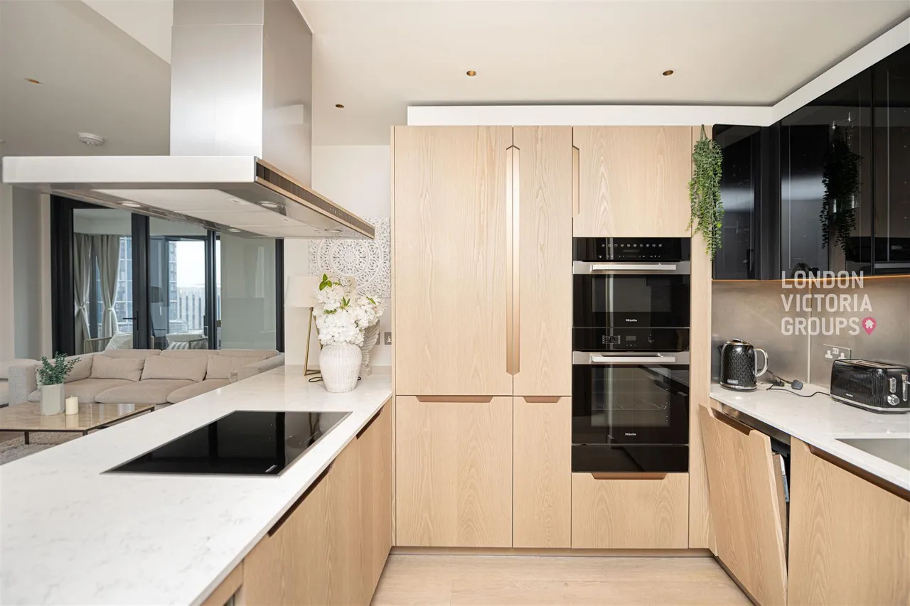 Nine Elms Lane, London, photo 7