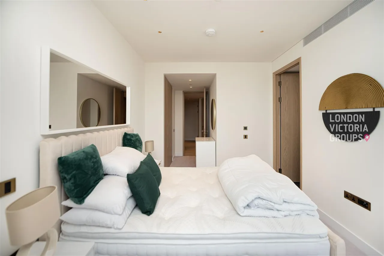 Nine Elms Lane, London, photo 10