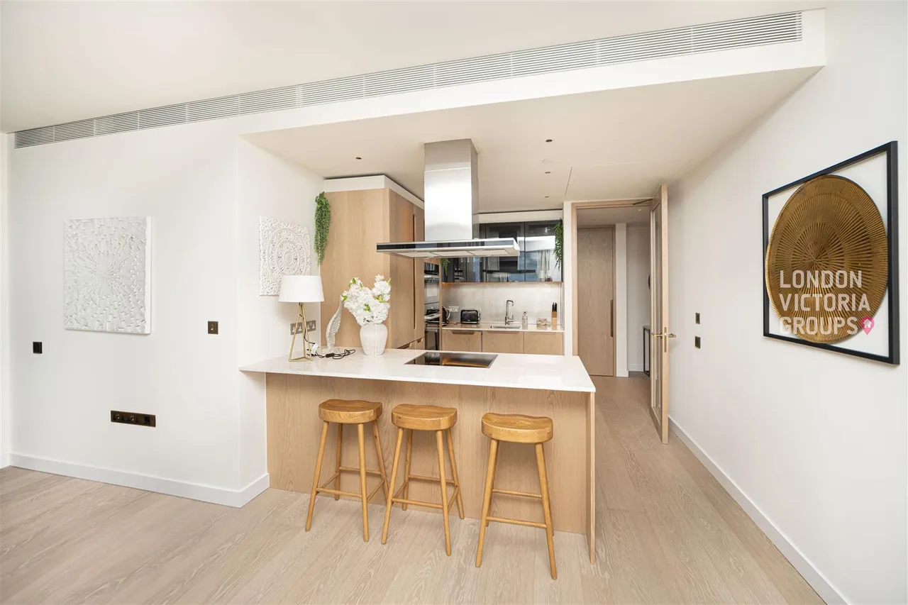 Nine Elms Lane, London, photo 5