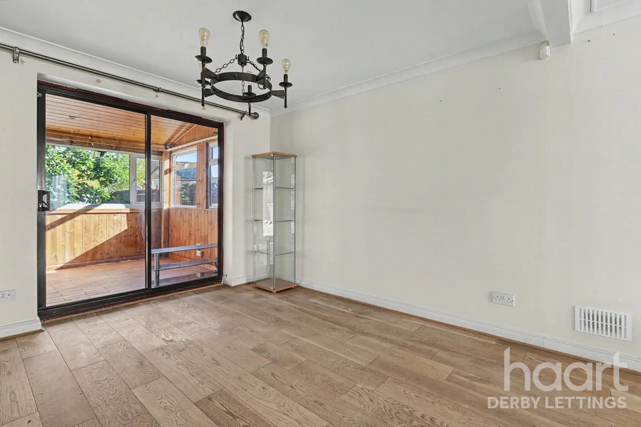 Copse Grove, LE11, photo 5