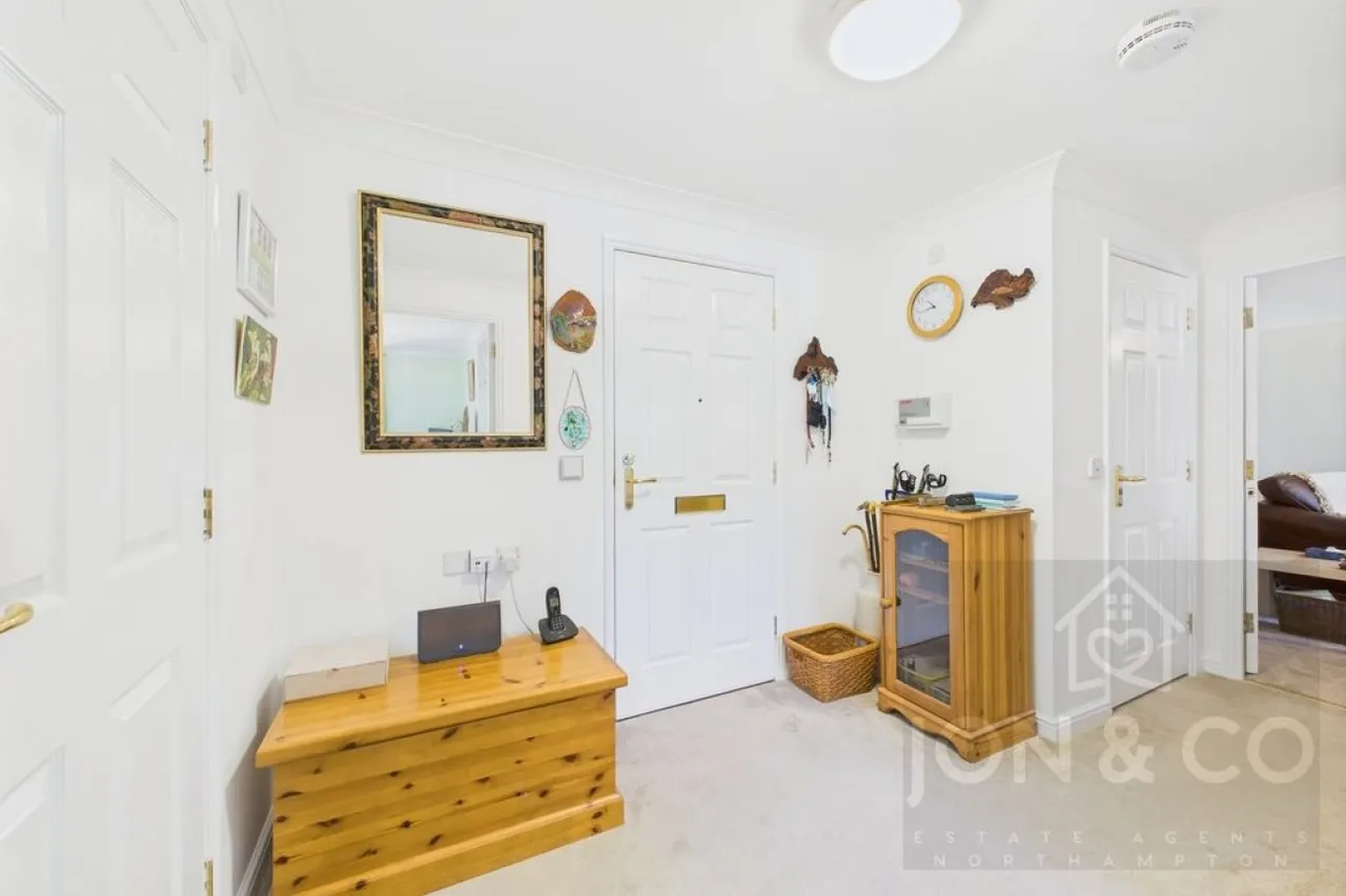 Harlestone Road, NN5, photo 2