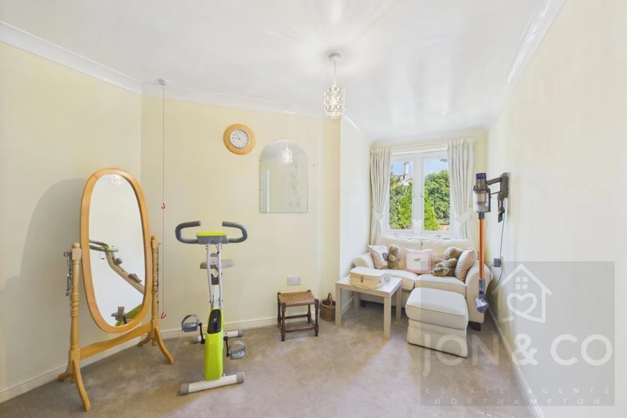 Harlestone Road, NN5, photo 8