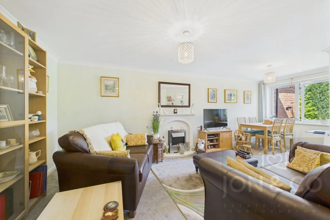 Harlestone Road, NN5, photo 3